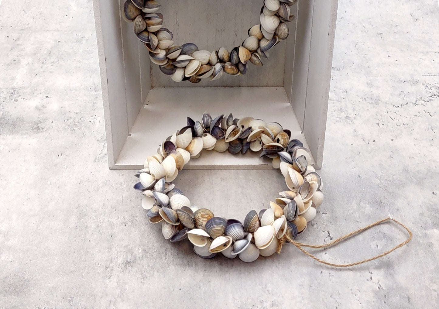 Purple White Cay Cay Seashell Round Wreath (approx. 6+ inch circle 0.75+ inch shells) Nautical Holiday Party Gift Home Décor!