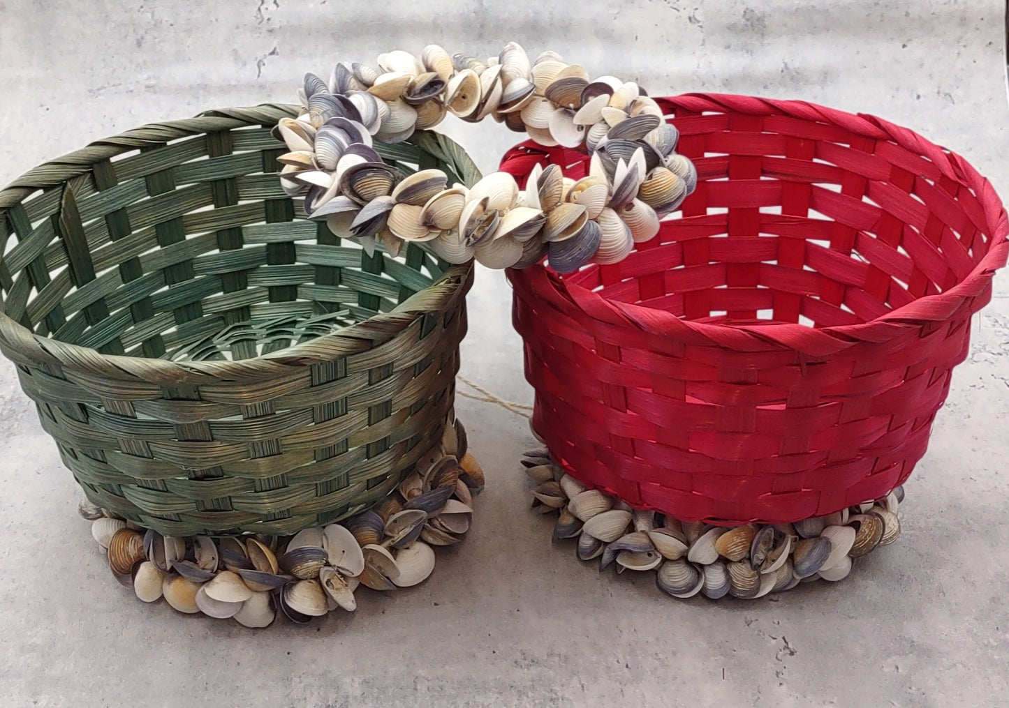 Purple White Cay Cay Seashell Round Wreath (approx. 6+ inch circle 0.75+ inch shells) Nautical Holiday Party Gift Home Décor!