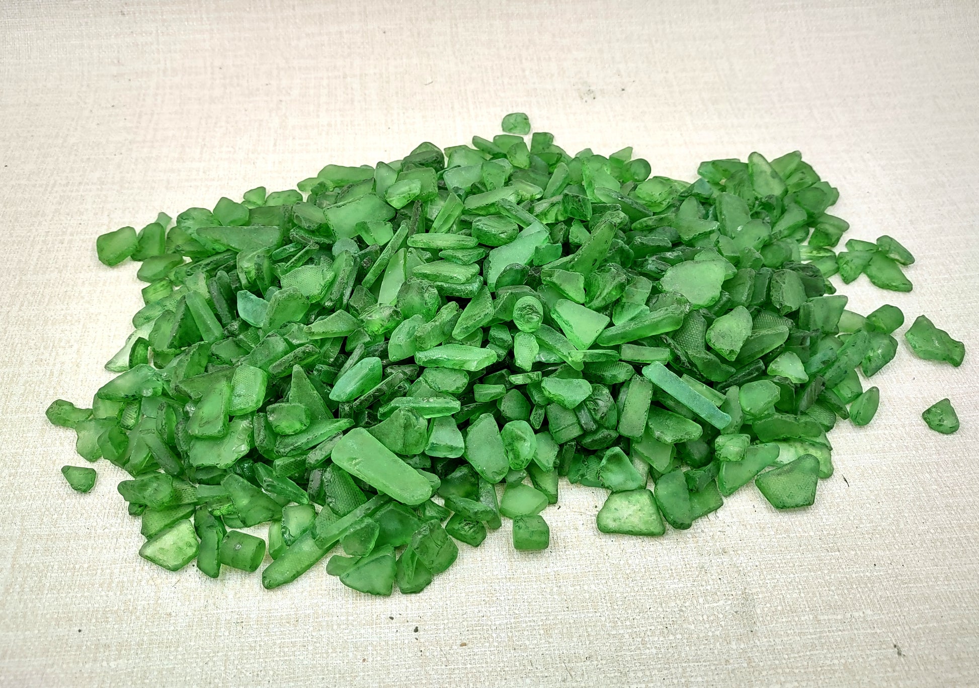 Beach Sea Glass Rough Dark Green Medium Tumbled (approx. 1 kilogram 0.5-1+ inches) Man made frosted sea glass fragments Copyright 2024 seashellsupply.com